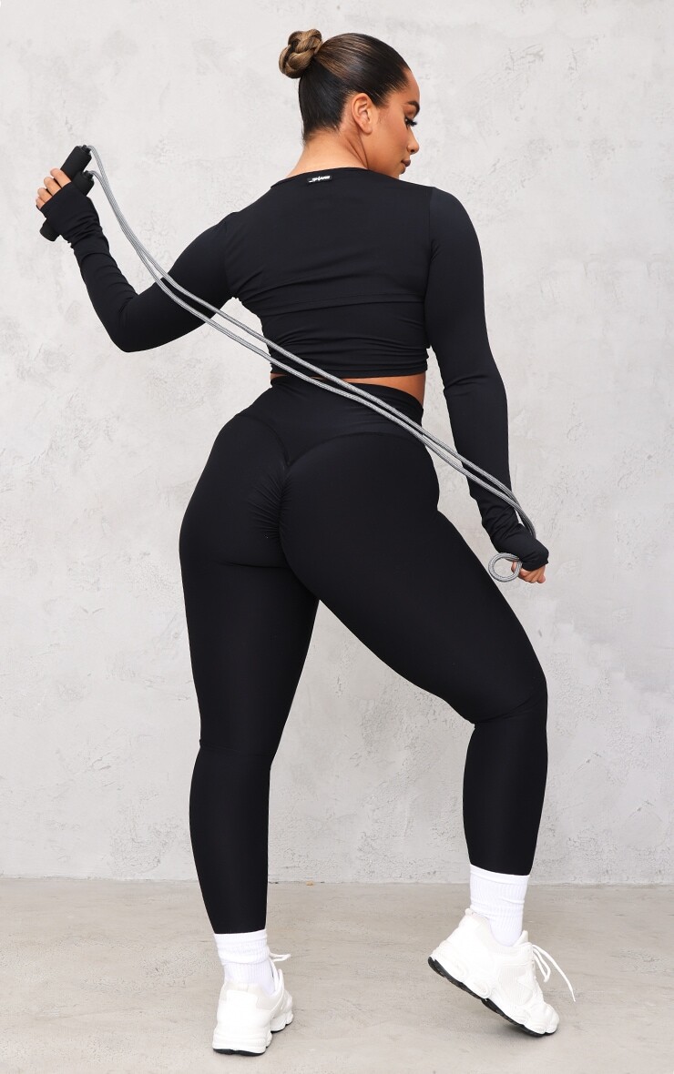 

PrettyLittleThing Черные леггинсы для спортзала из хлопка с начесом и рюшами и фирменной символикой