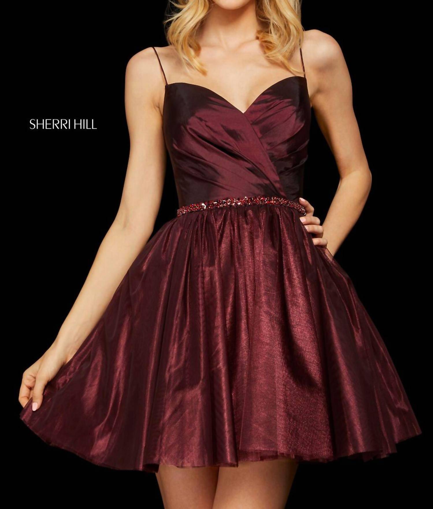 

Коктейльное платье со сборками в цвете Dark Wine Sherri Hill