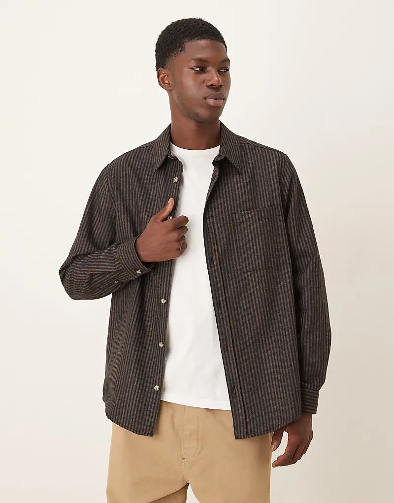 

Свободная рубашка ASOS DESIGN с карманом в темно-синюю и коричневую полоску