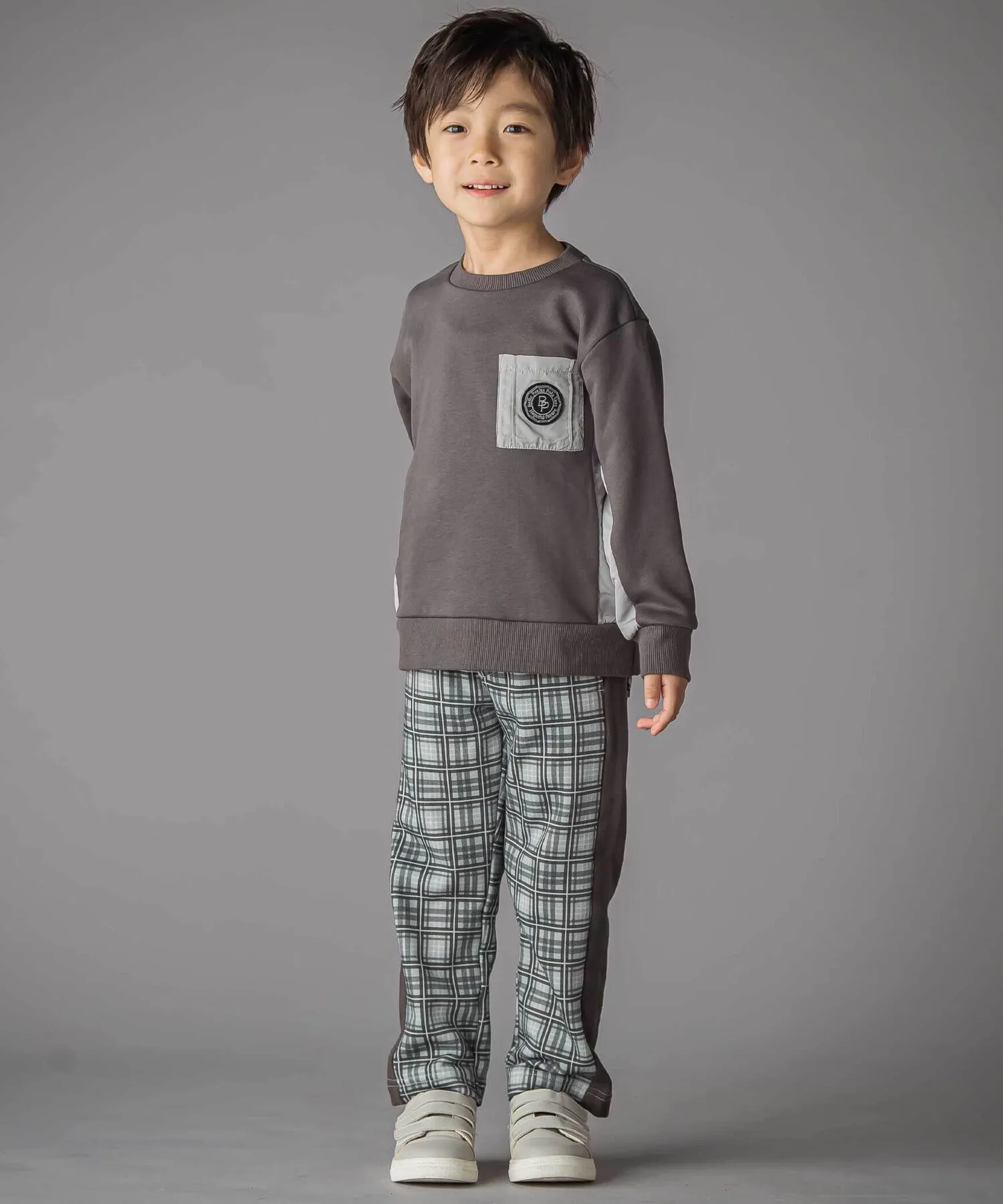 Детские брюки в клетку BeBe Petits Pois Vert серые — фото 4