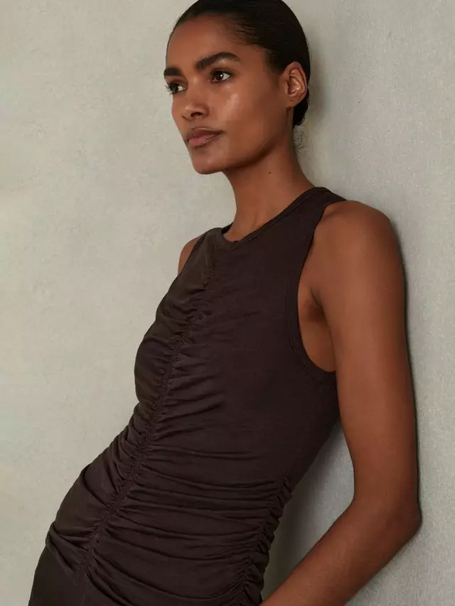 

Топ Reiss Simone Wool Blend Ruched Vest, цвет chocolate