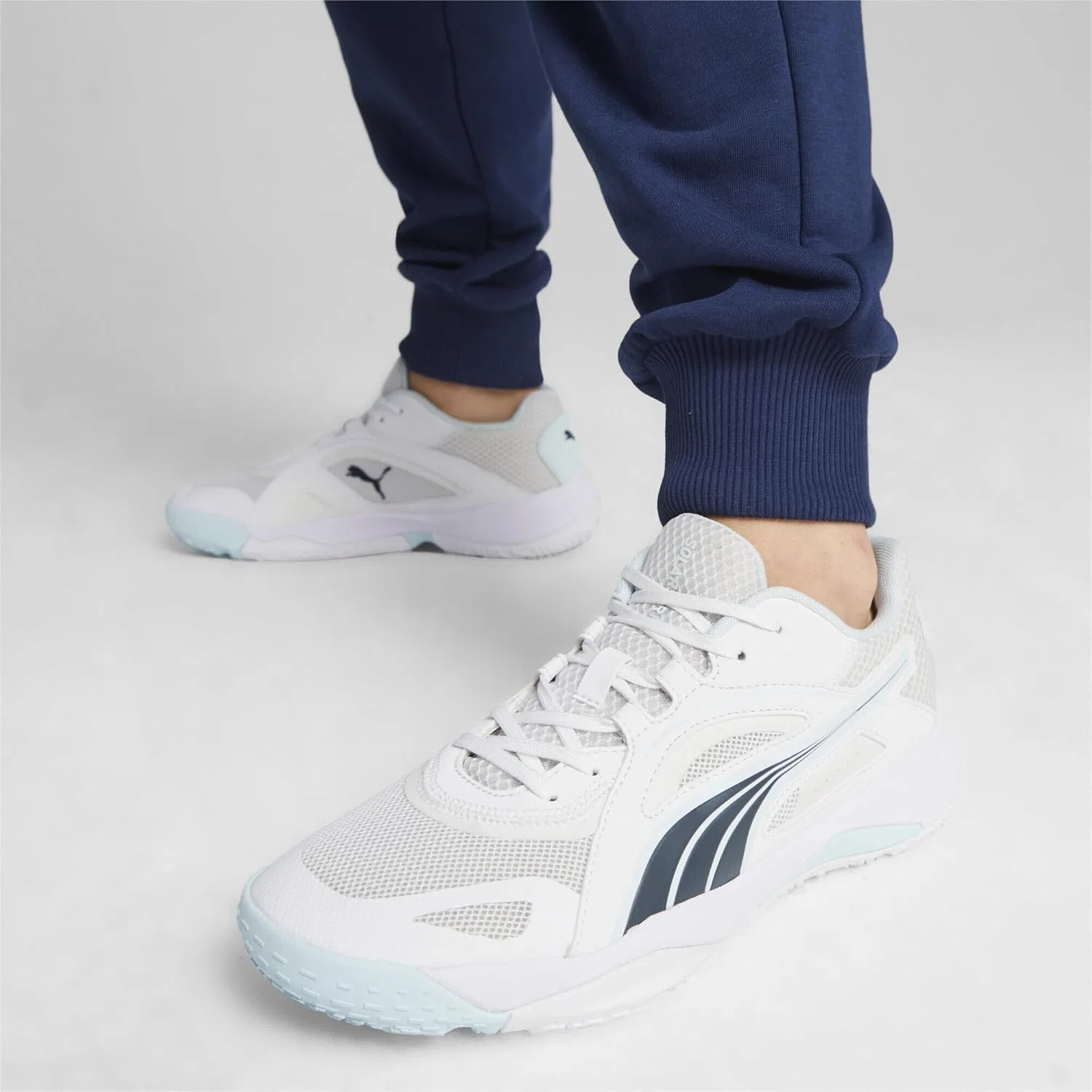 Универсальные кроссовки для игры в помещении Solarstrike II PUMA, Puma White Shadow Gray Nitro Blue — фото 2