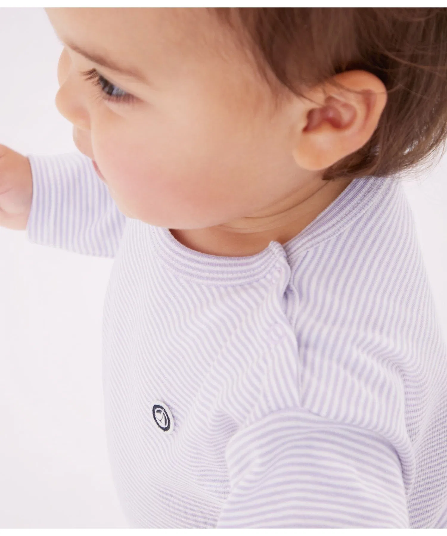 Детская футболка с длинным рукавом в полоску Petit Bateau сине-белая — фото 3