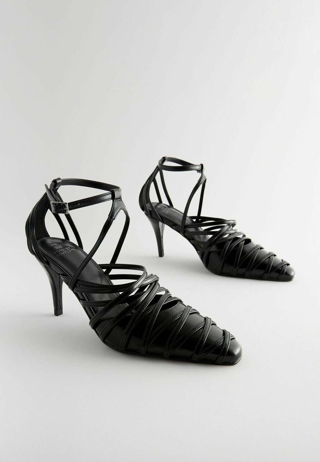 Туфли на высоком каблуке FOREVER COMFORT CAGE CLOSED POINT TOE STRAPPY REGULAR FIT Next, черный — фото 4