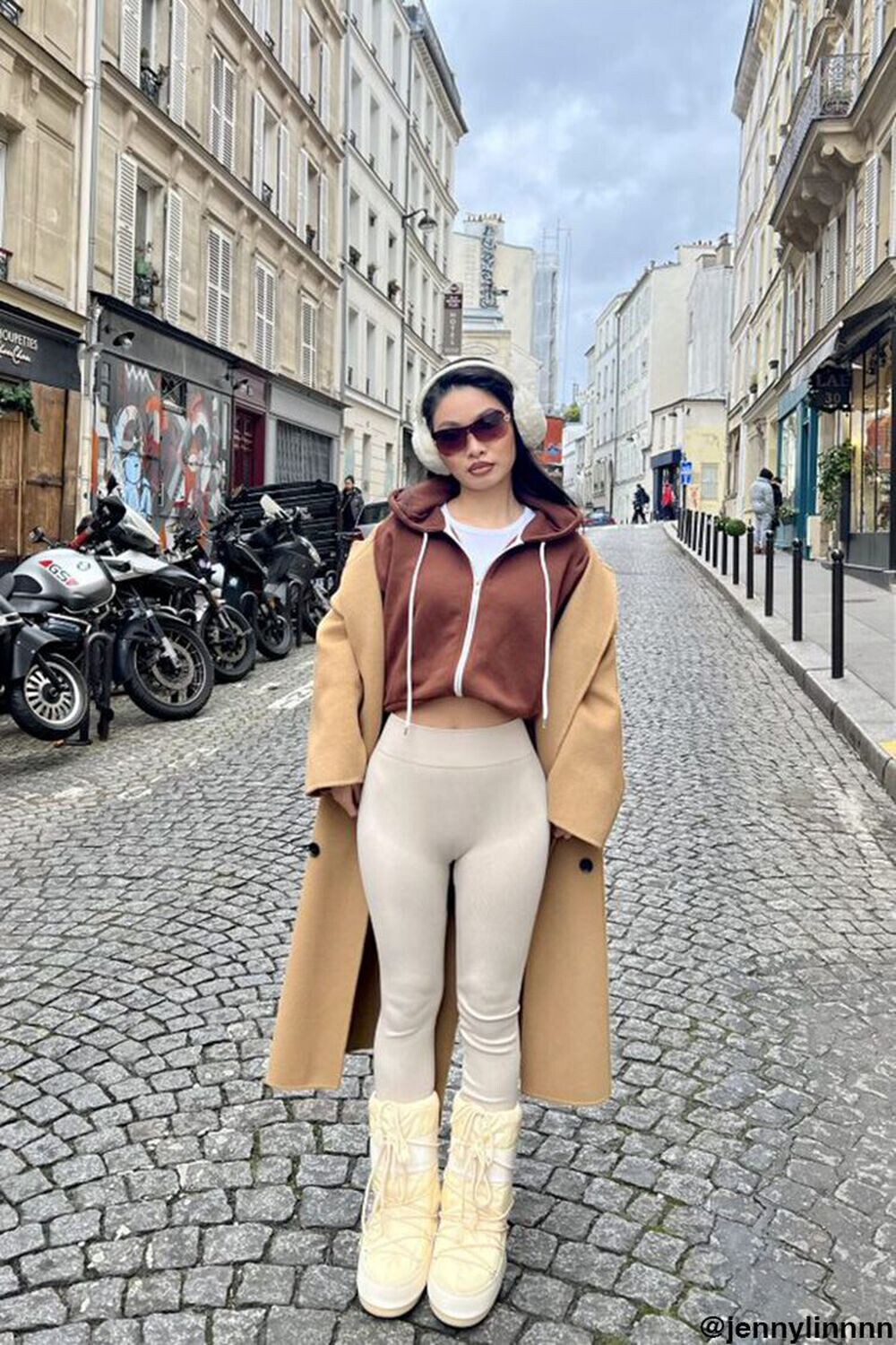 

Базовая флисовая толстовка на молнии Forever 21, коричневый