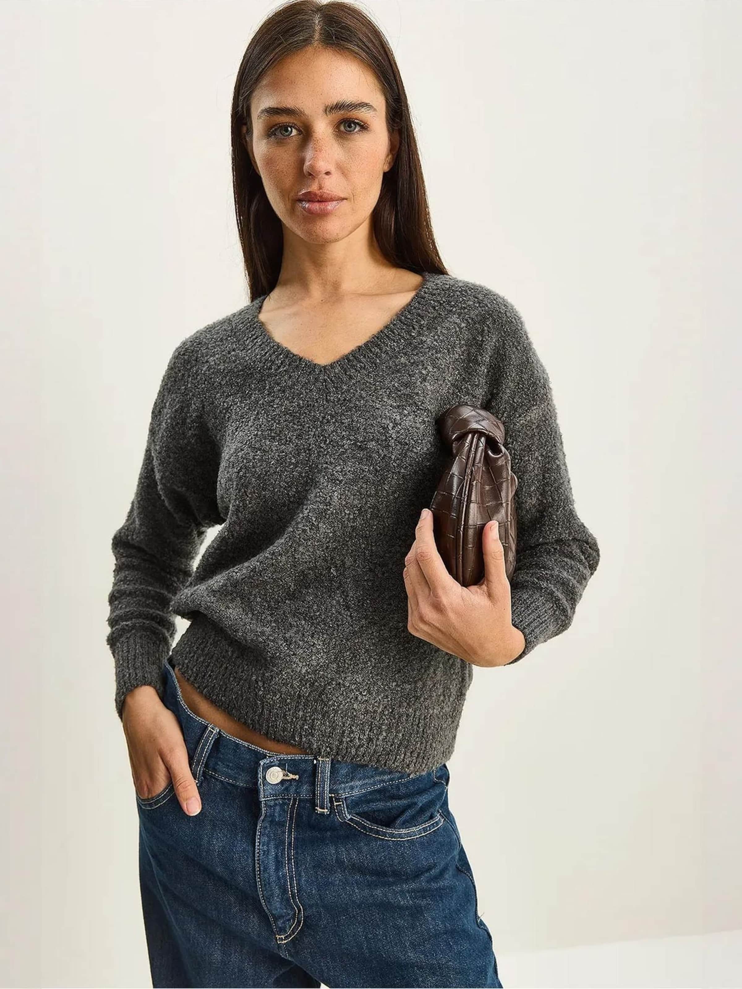 

Bianco Lucci Свитер в цвете антрацит