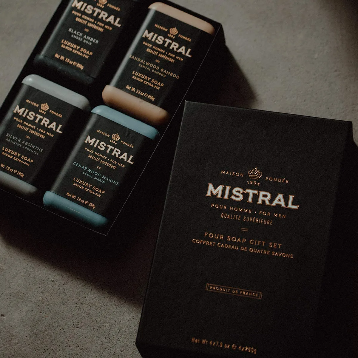 Мыло для мужчин Mistral Luxury Bar, набор из 4 шт (по 250 г) - Grey Lavande, Cedarwood Marine, Teak Wood, Black Amber, увлажняющее, тройного помола 997.92 г (4 шт.), Multi-Color — фото 3