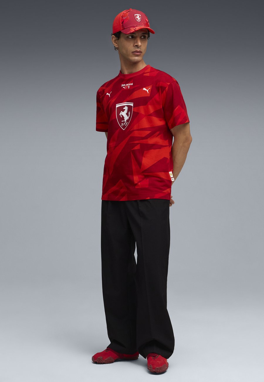 

Футболка Puma SCUDERIA FERRARI HP 20 YEARS, Rosso Corsa/Red, Красный, Футболка Puma SCUDERIA FERRARI HP 20 YEARS, Rosso Corsa/Red
