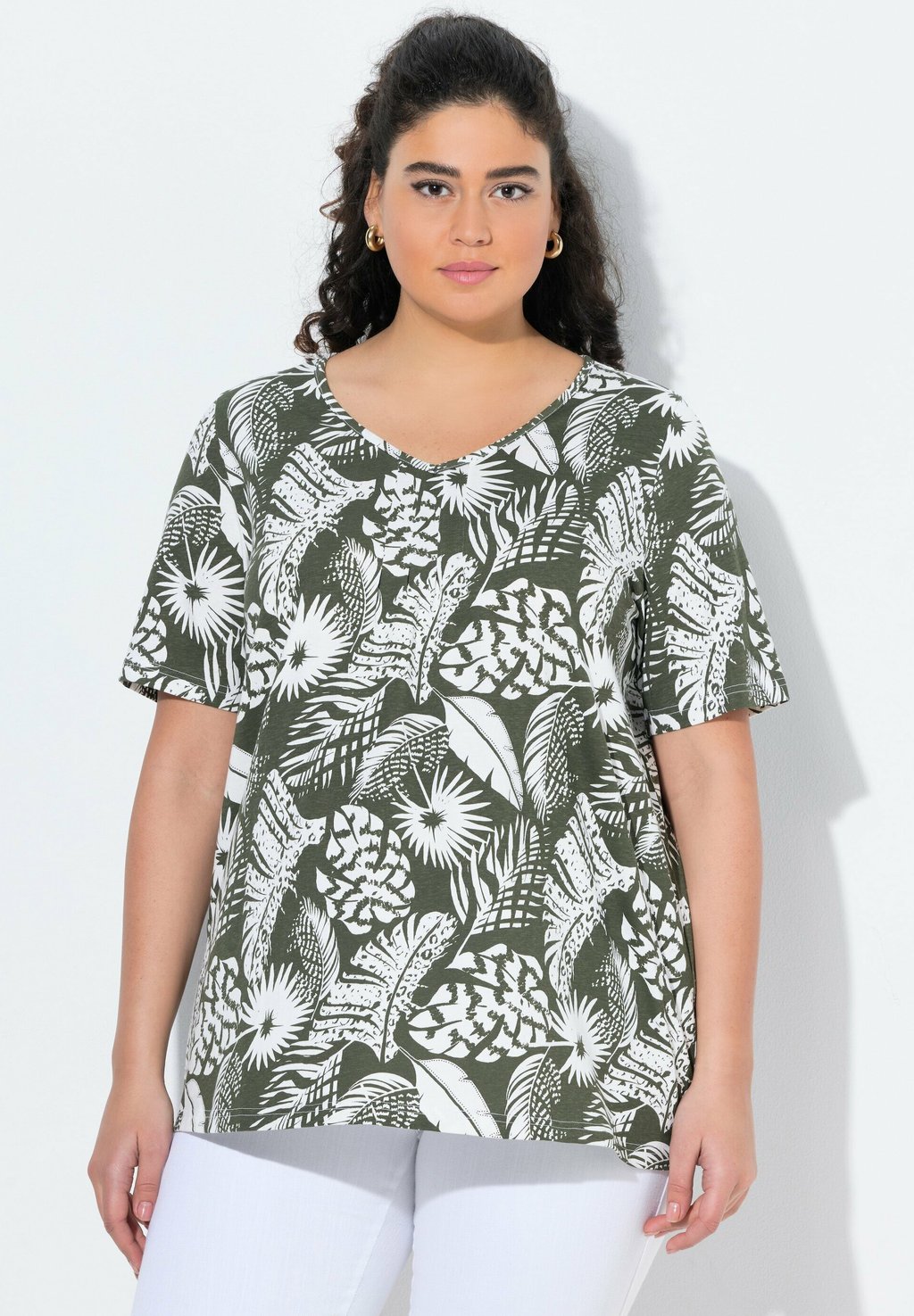 

Футболка с принтом SHORT SLEEVE V-NECK Ulla Popken, оливковый