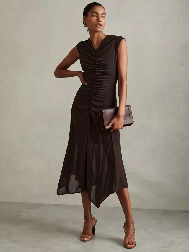 

Платье Reiss Lyra Ruched Hanky Hem Midi, цвет chocolate