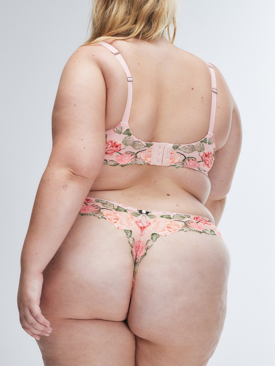 

Трусики-стринги Savage X Fenty Les Roses Lace, цвет Porcelain Pink
