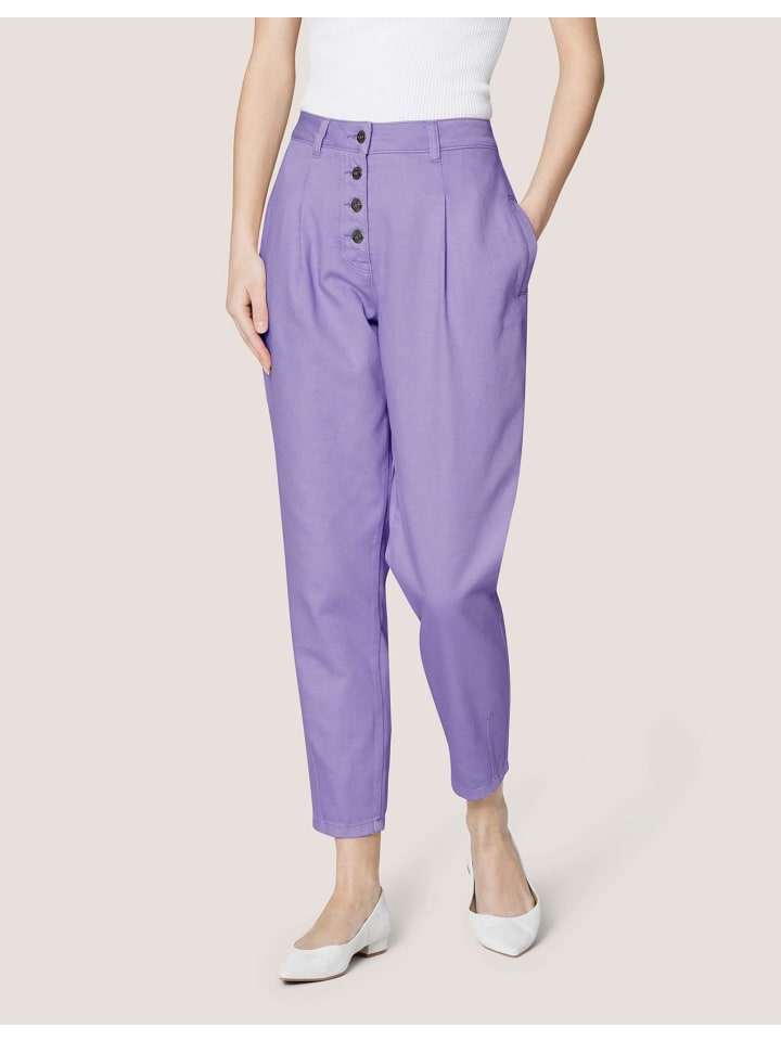 

MADELEINE Модные джинсы с видимой планкой на пуговицах, лавандового цвета