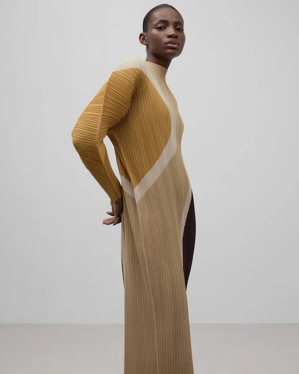 

Платье с принтом из мятого и переработанного полиэстера Adolfo Dominguez, цвет Camel