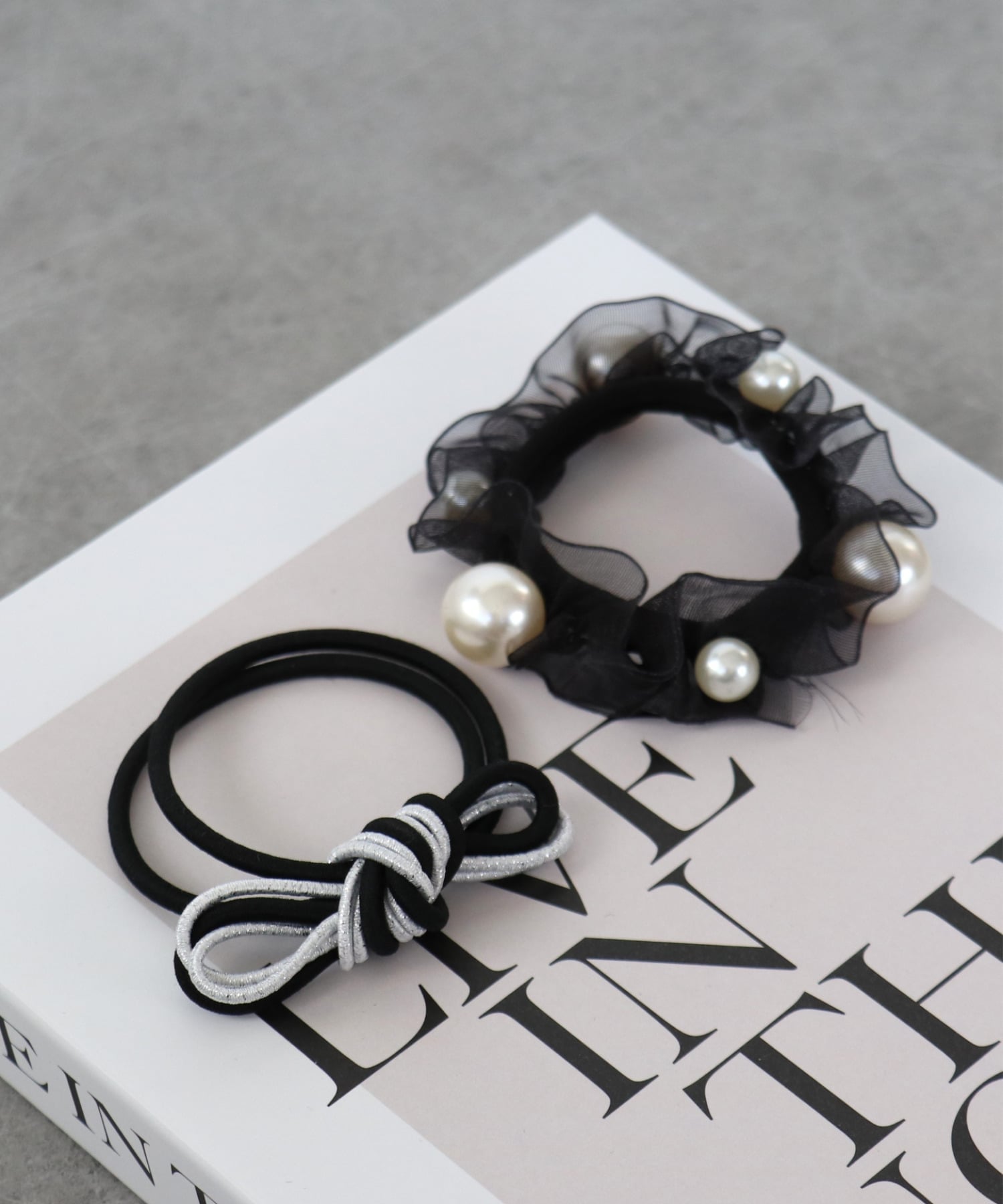 Набор из трех резинок для волос /Pearl Scrunchie x Ribbon Hair Research Set Three Four Time, black — фото 2