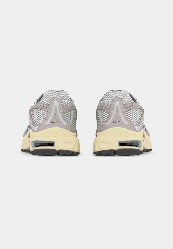 Кроссовки Nike Sportswear Air max moto 2k, серый туман/вершинный белый/дымка/кокосовое молоко — фото 4