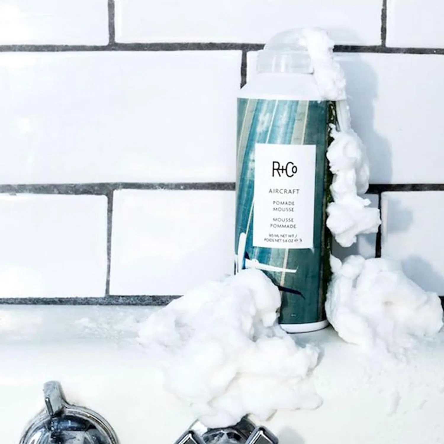 Мусс-помада для укладки «Aircraft Pomade Mousse» от R+Co R+Co — фото 4