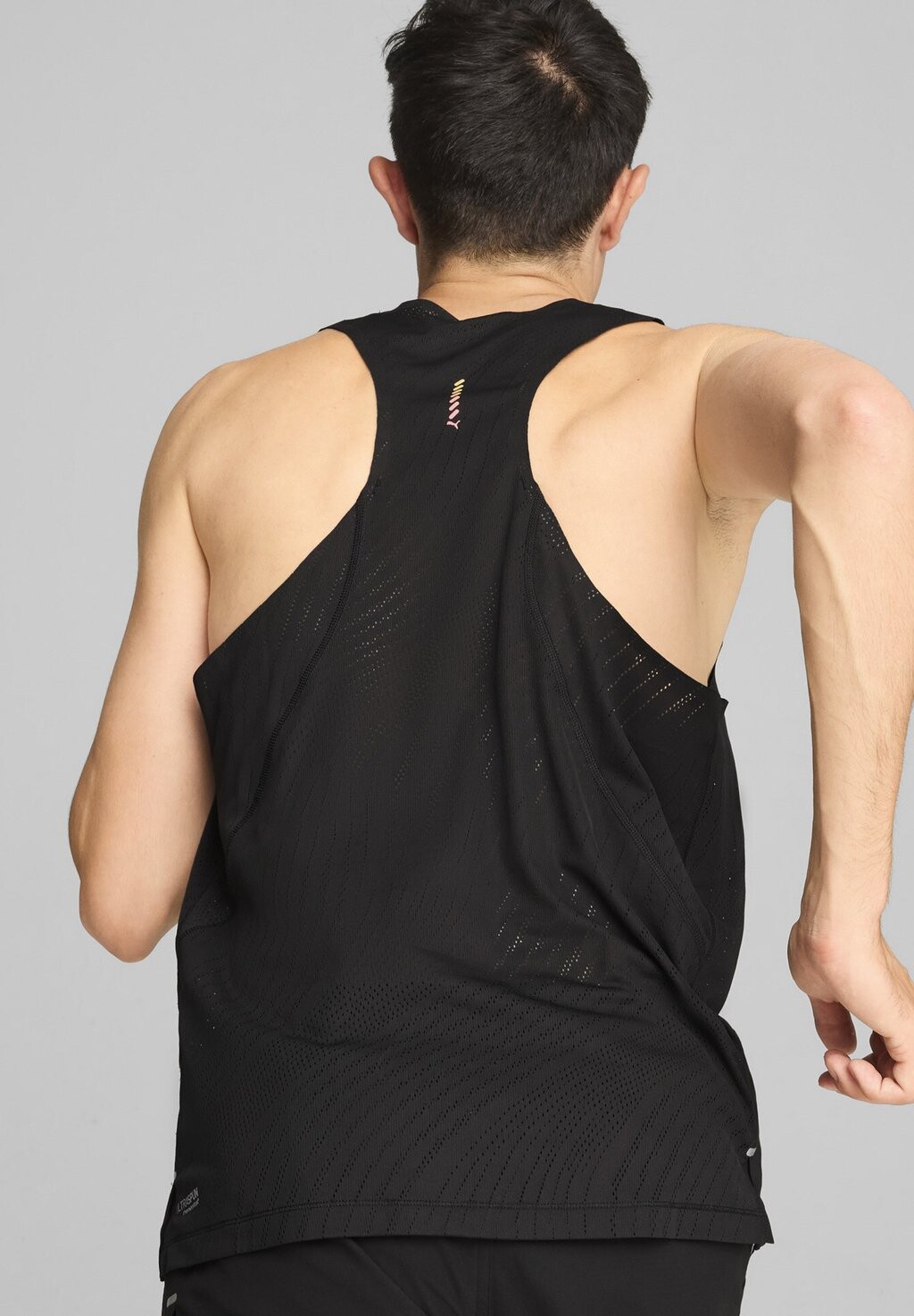 

Топ Run Ultraspun Puma, черный аоп