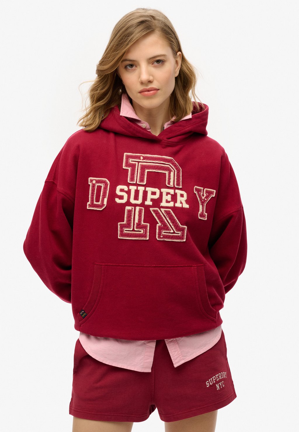 

Толстовка ATHLETIC ESSENTIALS APPLIQUE RELAXED Superdry, красный