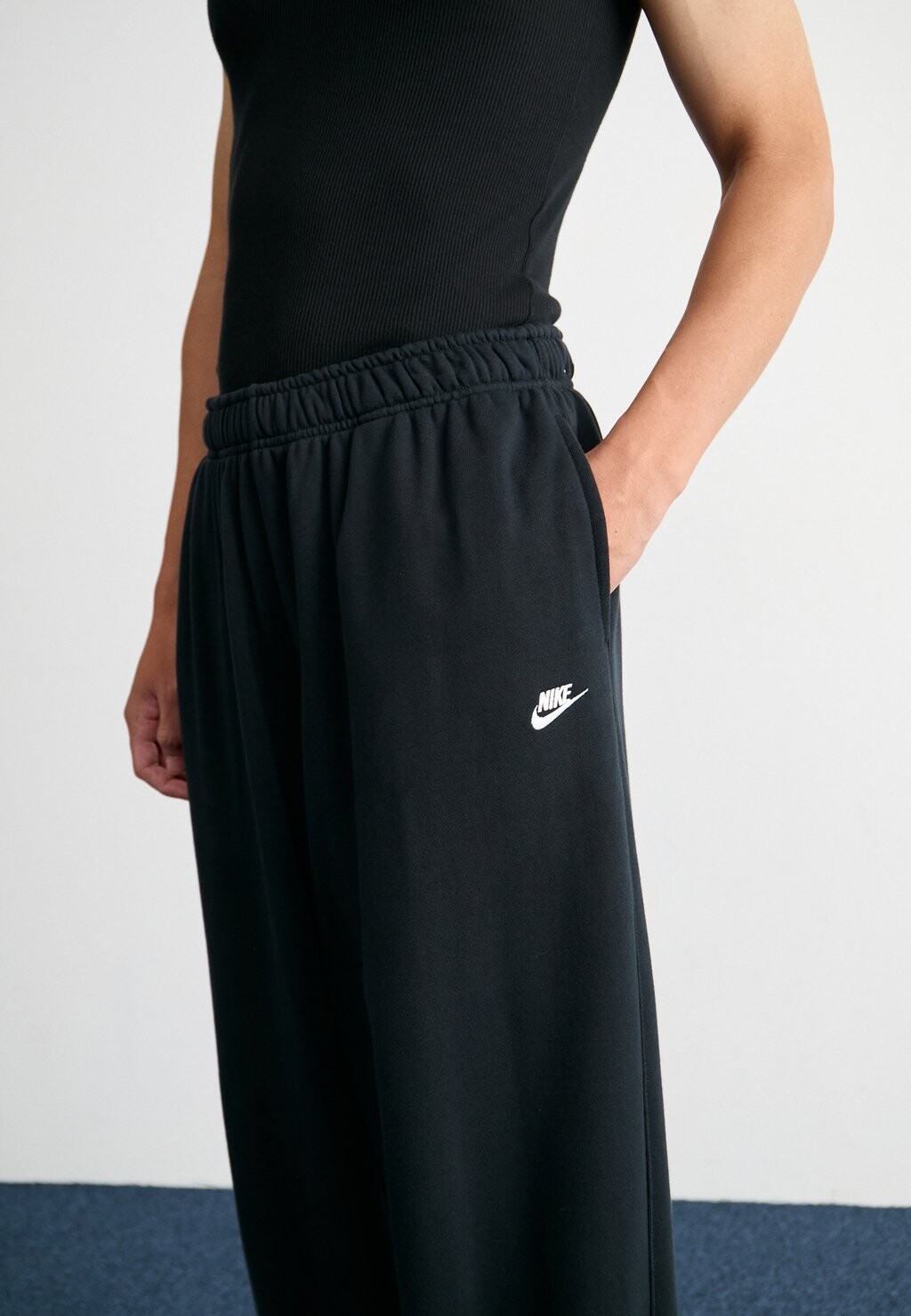 

Спортивные брюки OVERSIZED CLUB PANT Nike Sportswear, черный