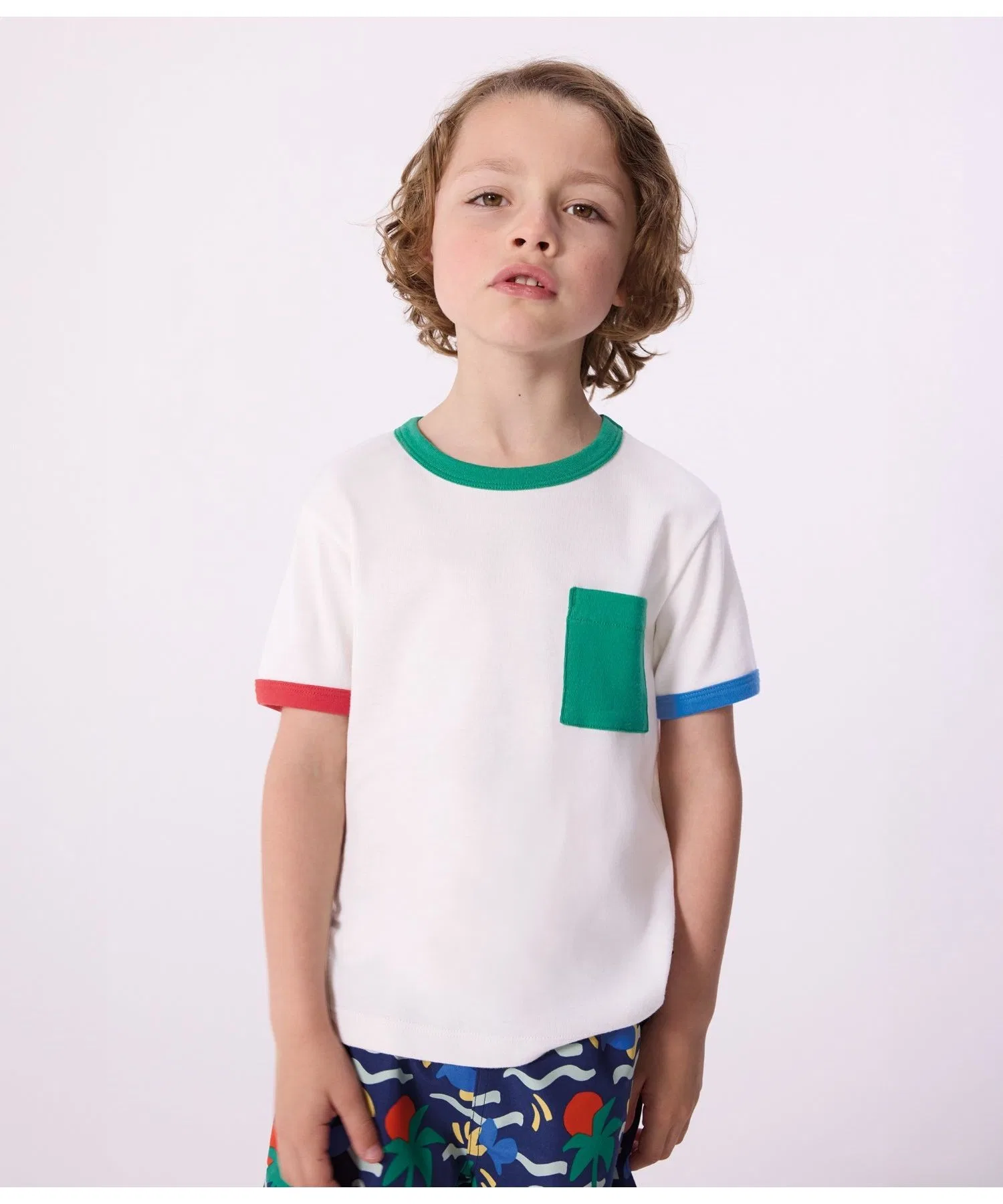 Детская футболка с цветными блоками Petit Bateau с карманом белого цвета