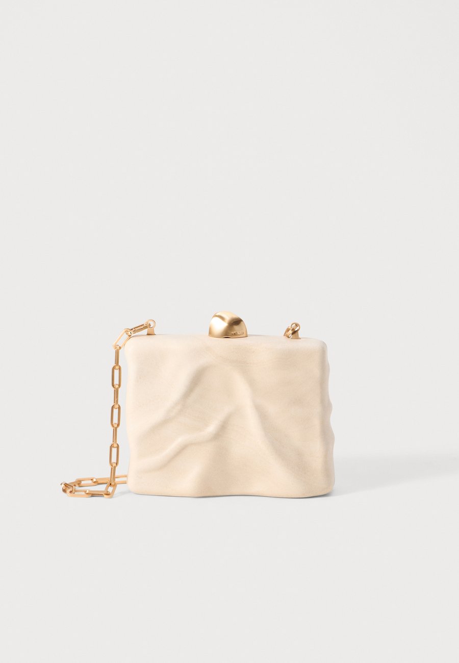 

Клатч Cult Gaia FLYN CLUTCH, Travertine/Off-White