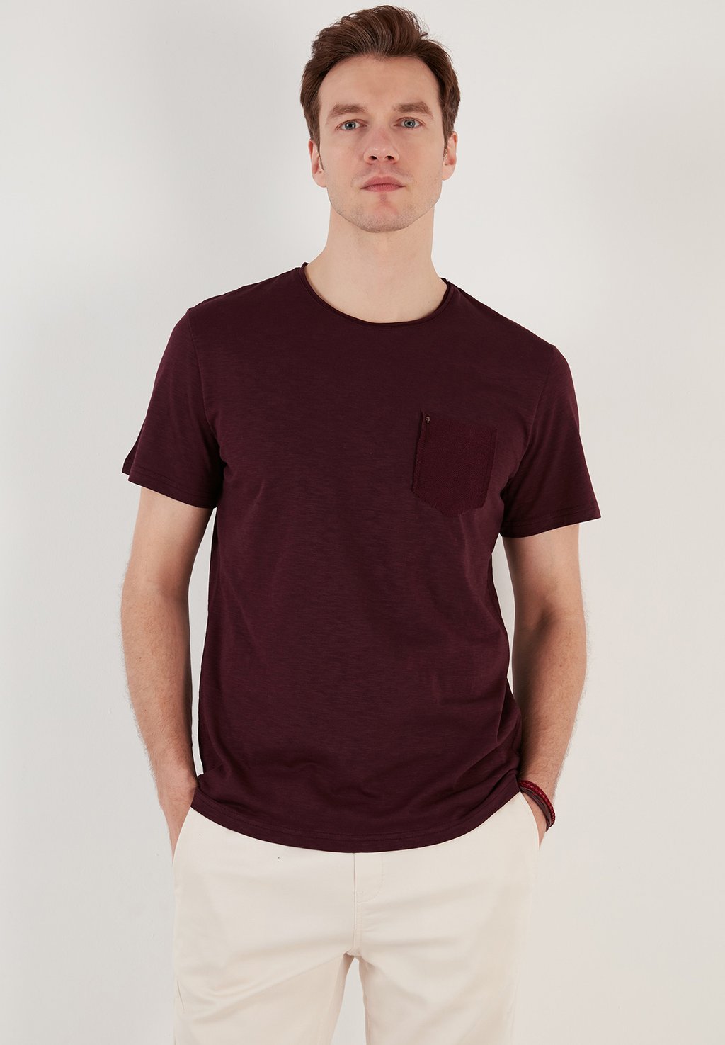 

Футболка базовая CREW NECK POCKET Buratti, цвет maroon