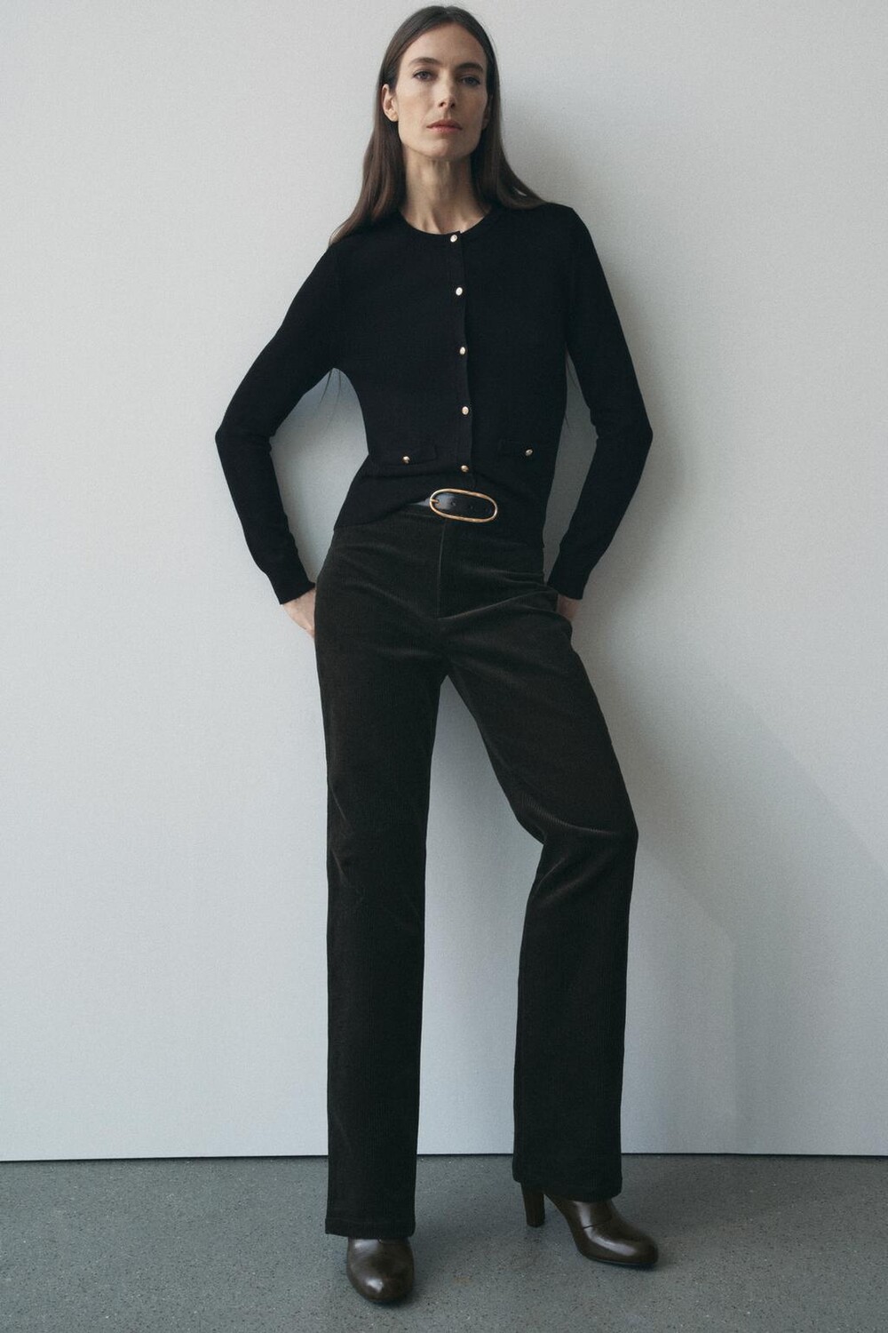

Однотяжной кардиган с золотыми пуговицами ZARA, черный