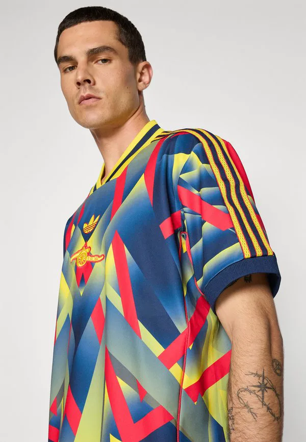 Футболка «арсенал» в стиле lifestyle, клубная одежда Adidas Performance, Yellow/Pure Ruby/Night Indigo — фото 4
