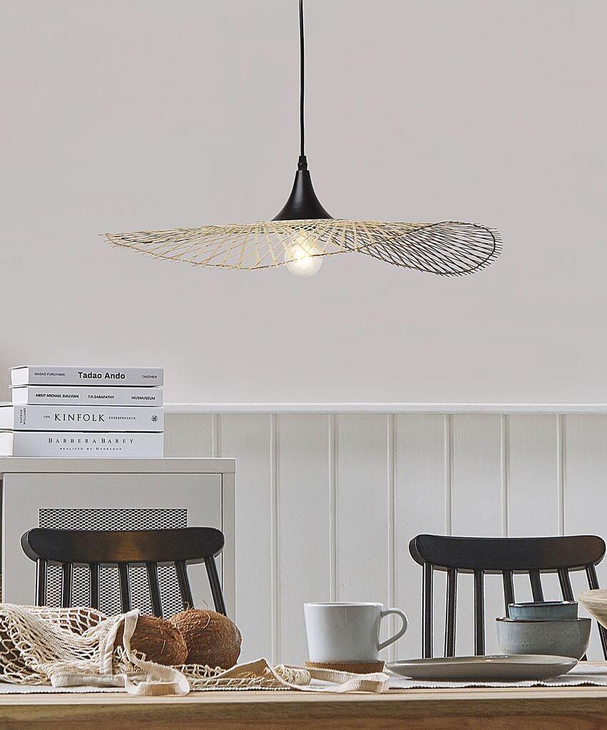 

BELIANI подвесной светильник цвета светлого дерева 128 см из бамбукового дерева/металла с изогнутым абажуром для гостиной-столовой современный дизайн, светло-коричневый