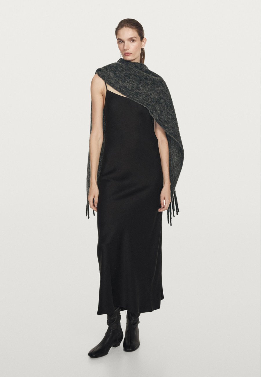 

Платье Massimo Dutti LONG CREPE CAMISOLE, Black