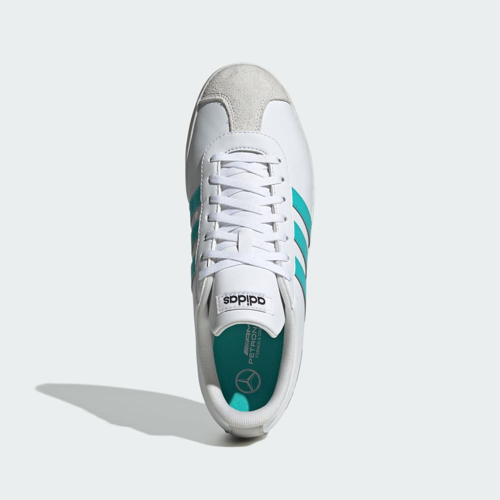 Кроссовки Adidas MERCEDES - AMG PETRONAS FORMULA ONE TEAM VL COURT SHOES, цвет Cloud White/Semi Mint Rush/Core Black — фото 2