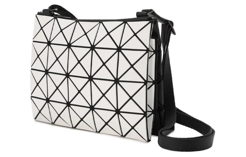 

ISSEY MIYAKE Сумка через плечо из поливинилхлоридной смолы женская бело-черная