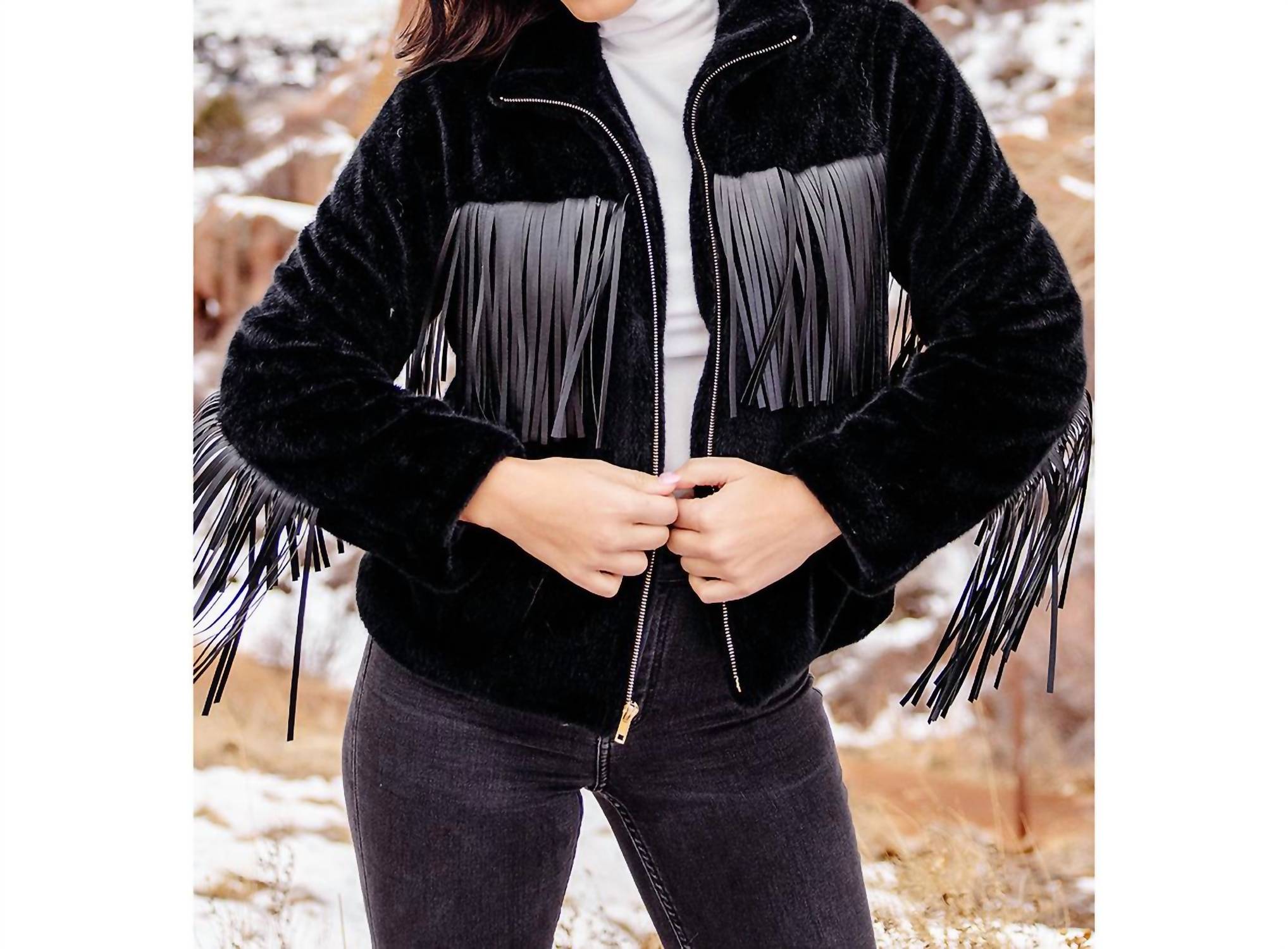 

Куртка Farrah Fringe черного цвета FABULOUS FURS