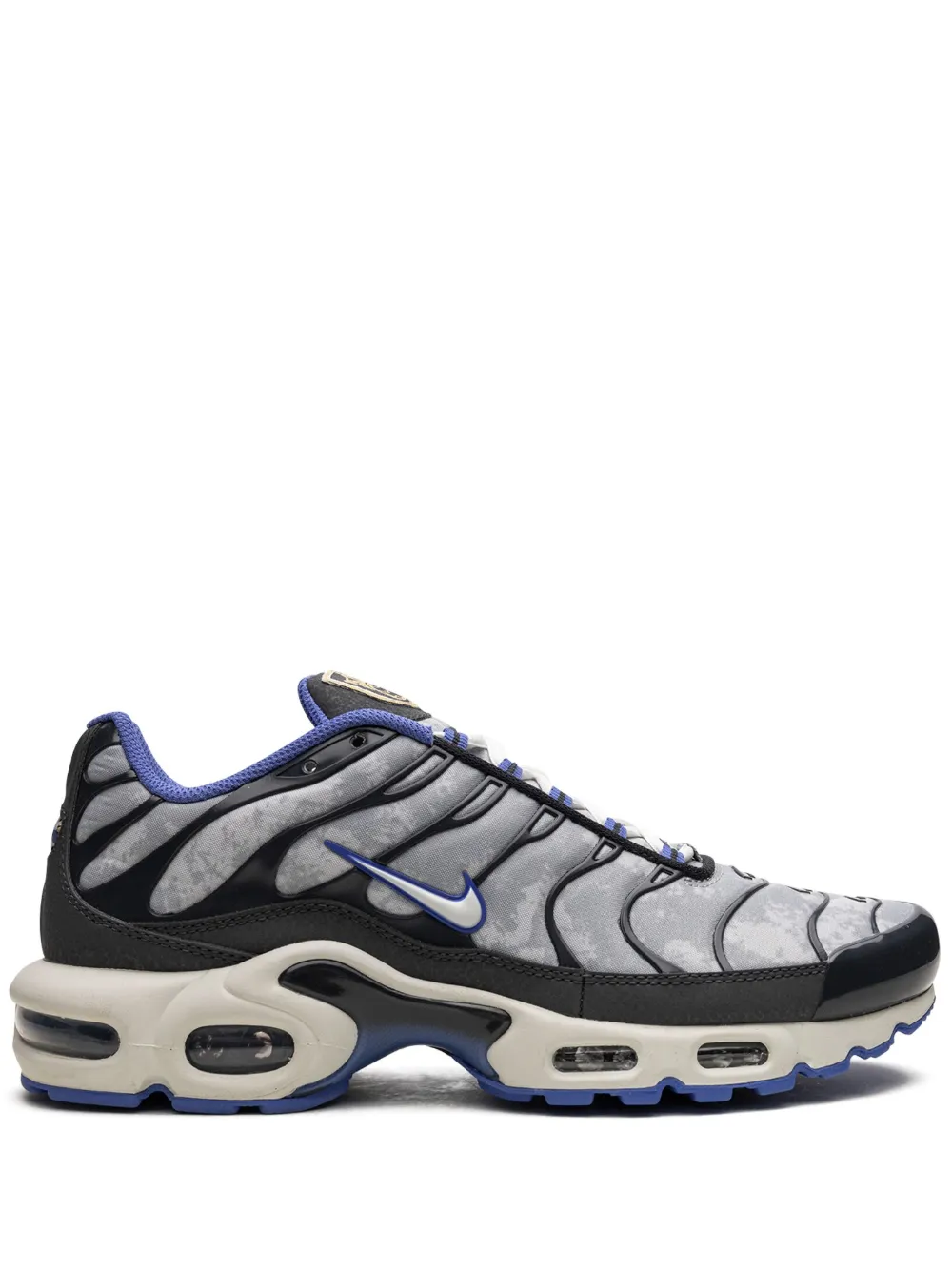 

Кроссовки Air Max Plus SE Social F.C Nike, серый