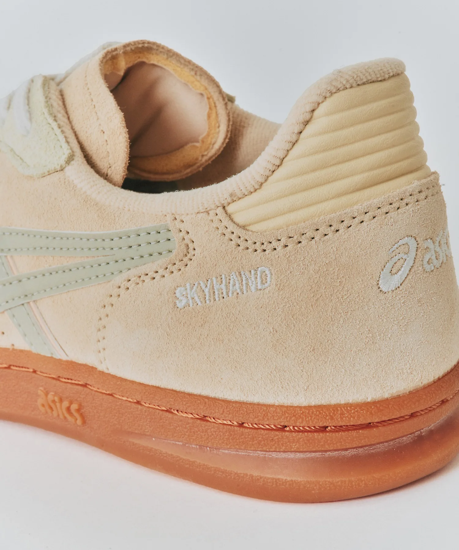 Унисекс кроссовки из натуральной кожи SKYHAND OG ASICS бежевые — фото 4