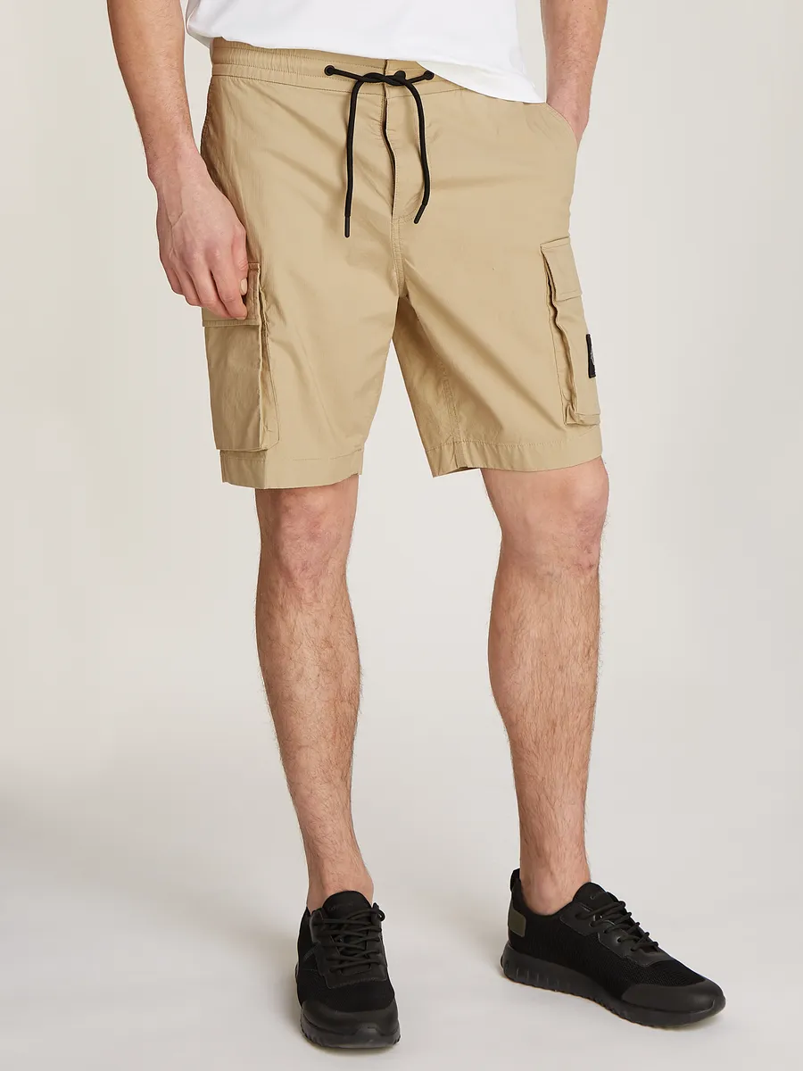 

Шорты карго Calvin Klein Jeans "CARGO SHORT", с нашивкой-логотипом, цвет Travertine