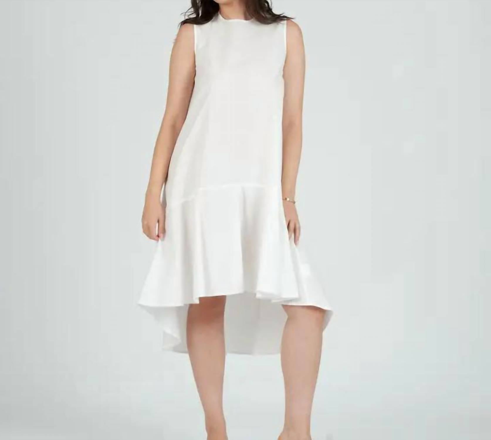 

Поплиновое платье с асимметричным подолом в белом цвете LUCCA