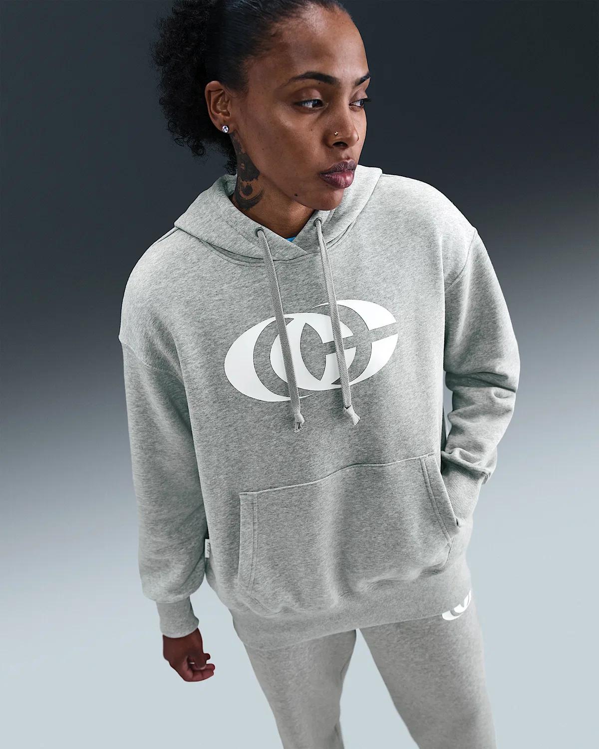 Nike Basketball Phoenix Fleece Pullover Hoodie Caitlin Clark, Dark Grey Heather/White/White — фото 2