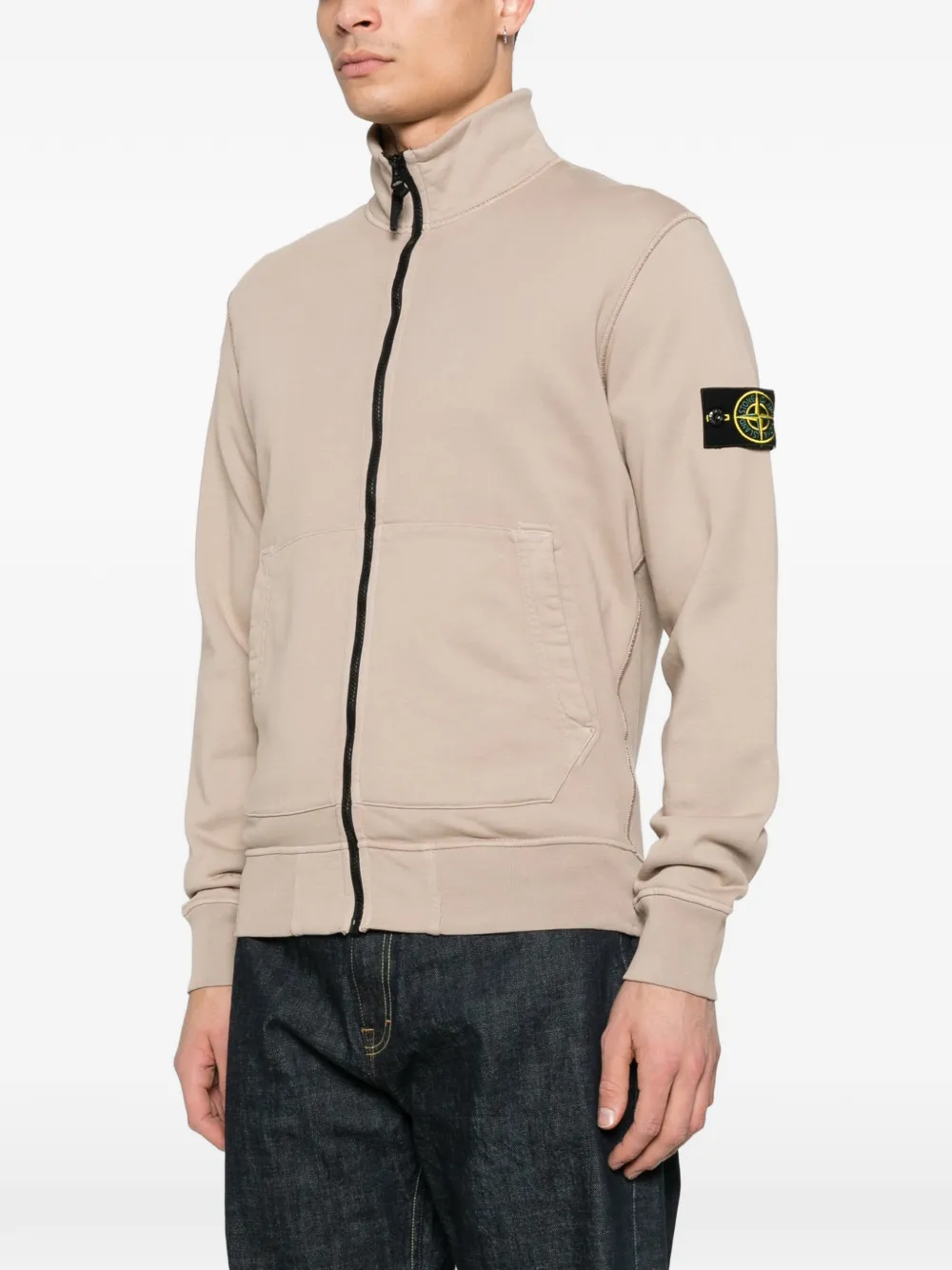 Свитер на молнии с нашивкой-логотипом Stone Island, бежевый — фото 3