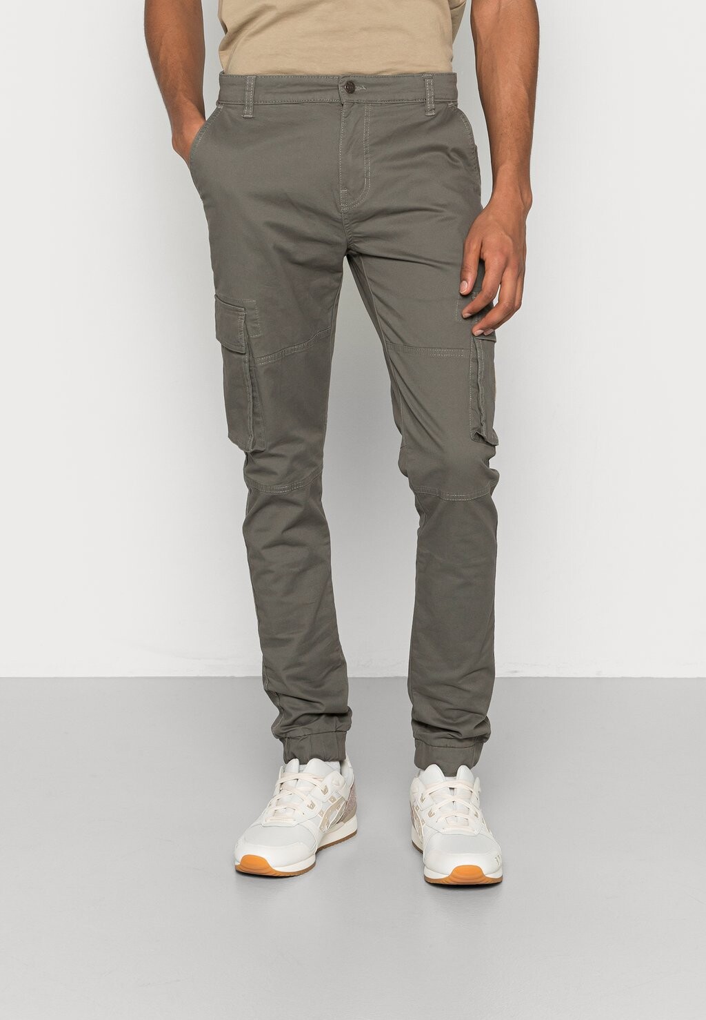 

Брюки карго CARGO PATCH PANT Denim Project, серый