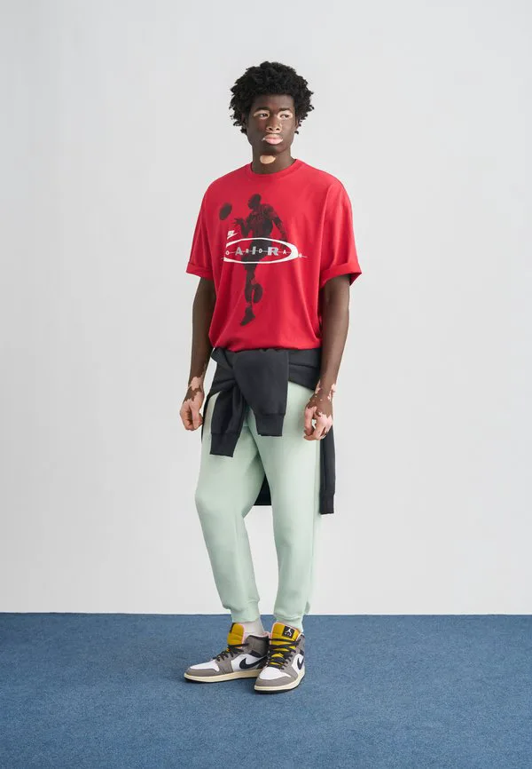 Футболка с принтом air reissue Jordan, Gym Red/Black — фото 2