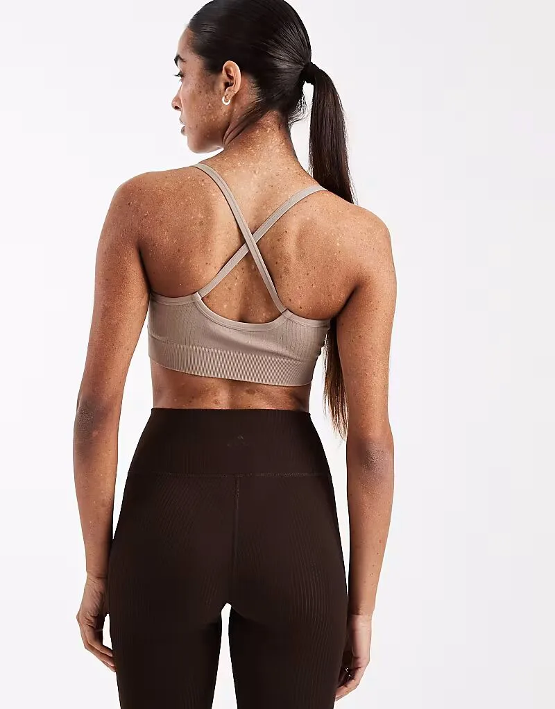 Adidas performance Вязаный спортивный бюстгальтер Adidas Training Essentials с легкой поддержкой, коричневый — фото 4