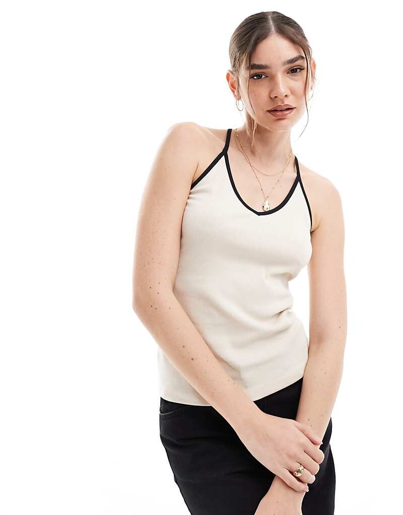 

Черная майка Vero Moda Aware – с контрастными манжетами
