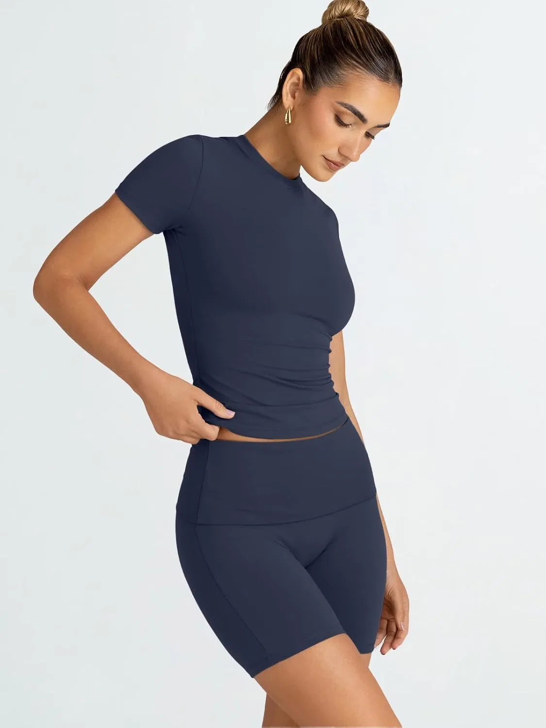 Trendy Queen Модный комплект из двух предметов для летних тренировок, спортивный костюм, шорты, одежда для пилатеса и йоги, одежда для прогулок, весенняя спортивная удобная одежда для активного отдыха, темно-синий — фото 3