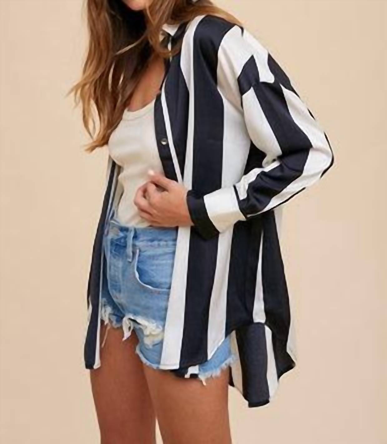 

Блузка с широкими полосками и эффектом атласа черного/слоновой кости AnnieWear