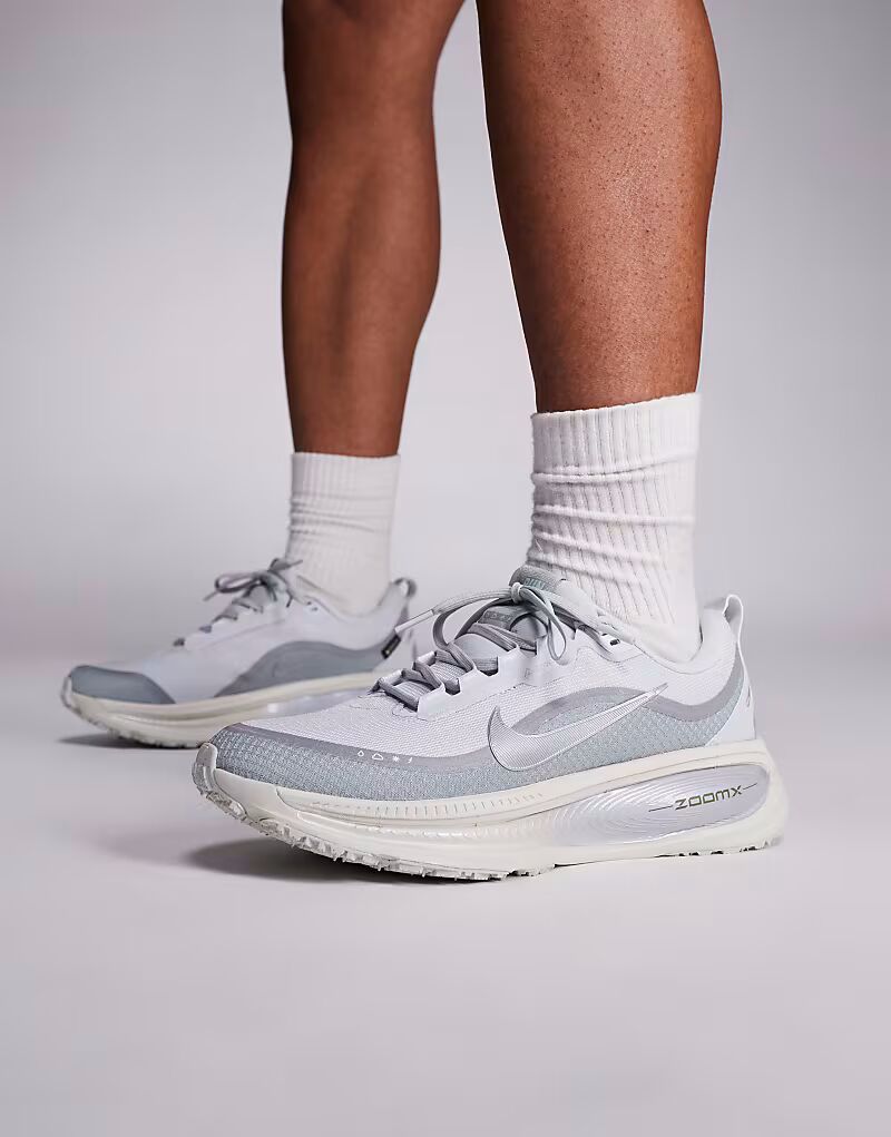 

Кроссовки Running Vomero 18 GORE-TEX серебристого цвета Nike Running