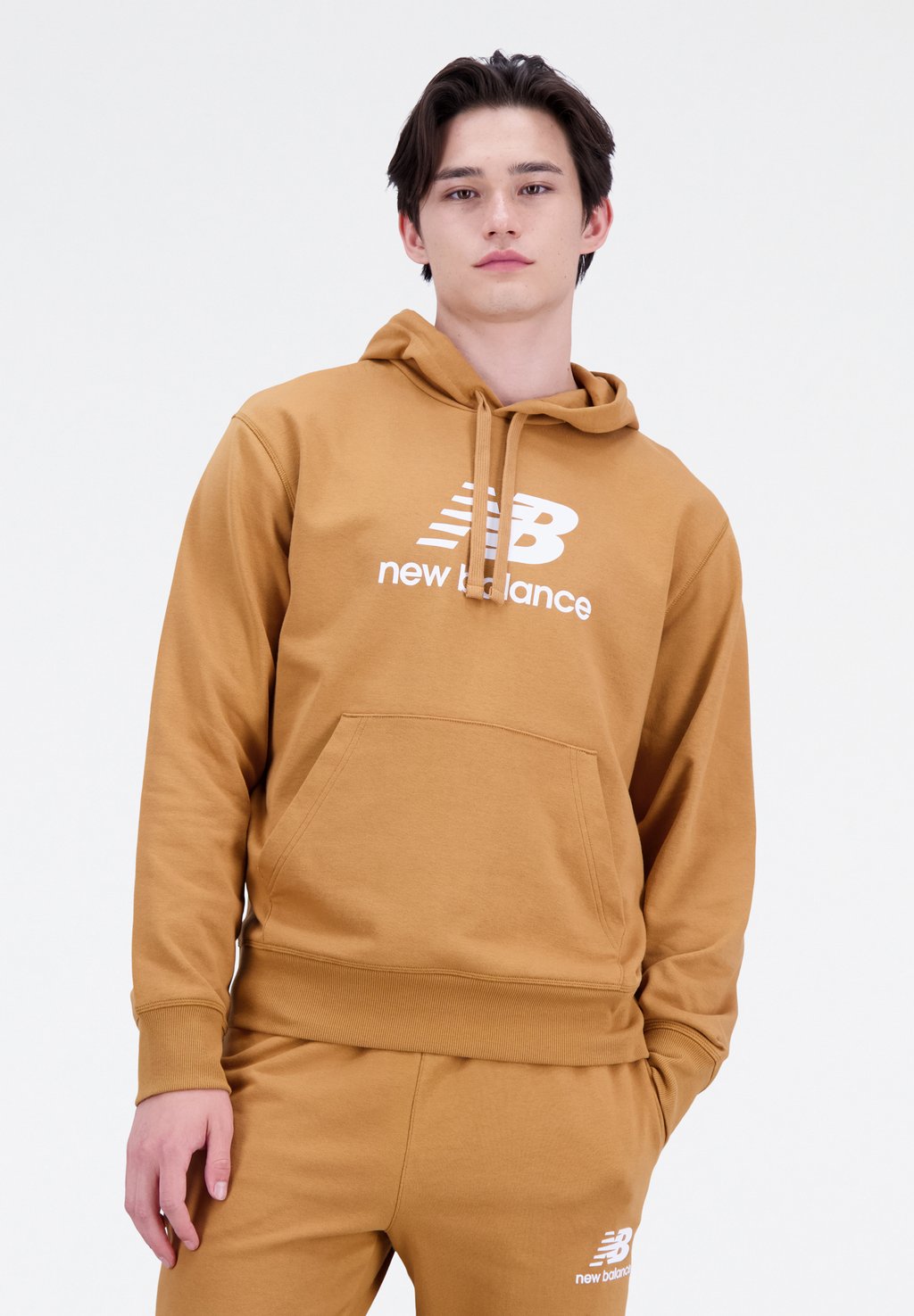 

Толстовка ESSENTIALS STACKED LOGO HOODIE New Balance, табачный