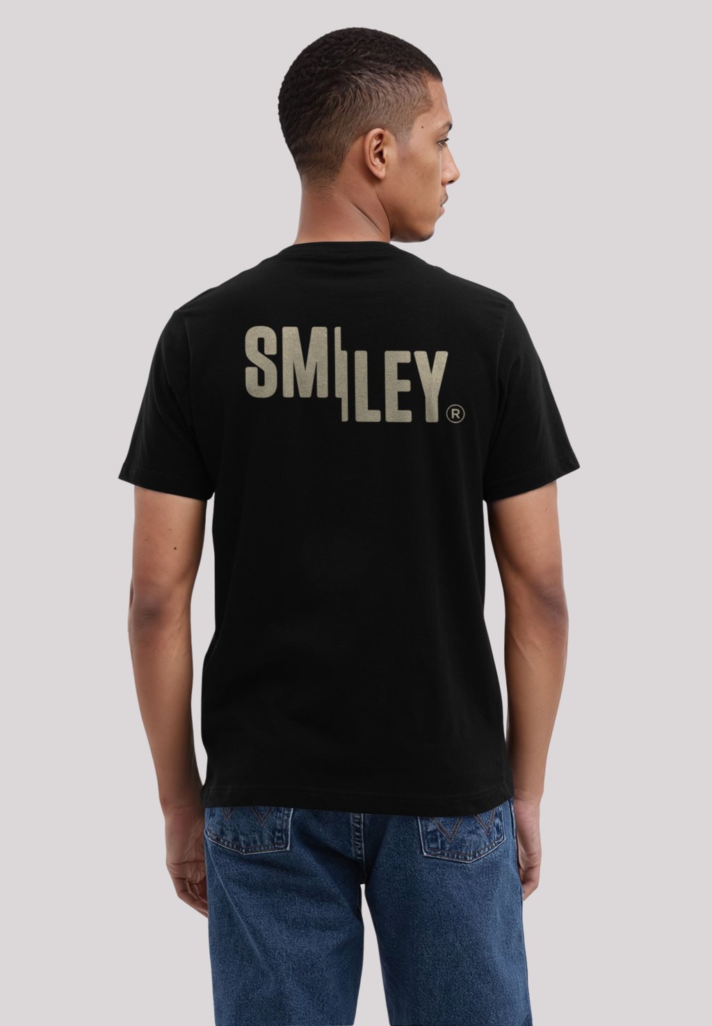 

Футболка с принтом SMILEY ICON LIGHT F4NT4STIC, черный