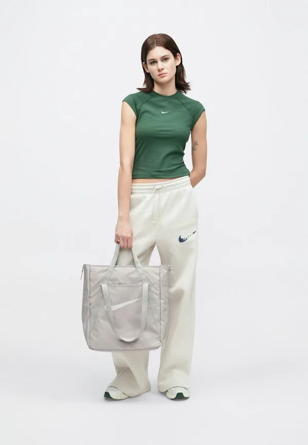 Простая футболка в стиле "child" Nike Sportswear, Fir/Sail — фото 3