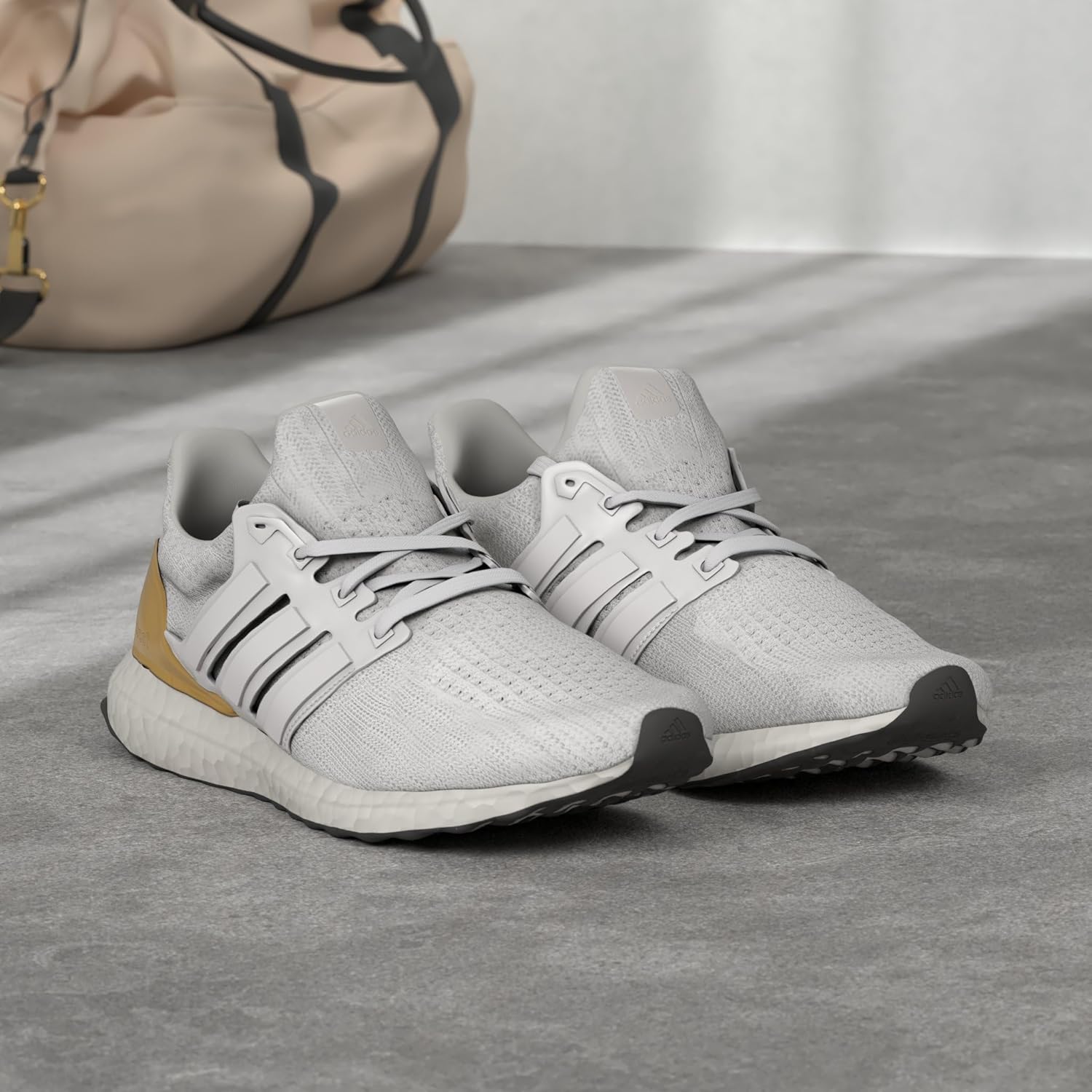 Женские кроссовки для бега Adidas Ultraboost, белый/золотой — фото 2